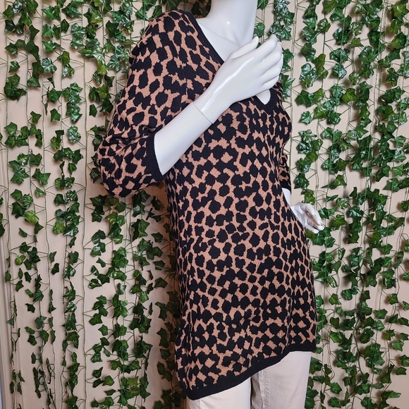 Max Studio Women's Animal Print Chic Contemporary Long Sleeves Tunic Sweater - Picture 6 of 12